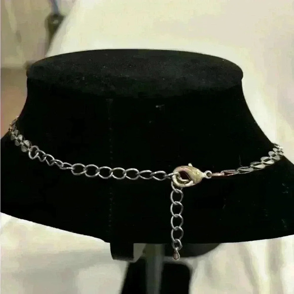 Pink flower necklace and earring set - Picture 5 of 7